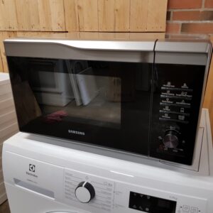 Samsung Varmlufts- mikrobølgeovn med Hotblast MC28M6045CS/EE *28 L *1400 W *Konvektion *Ubrugt, Transportskade
